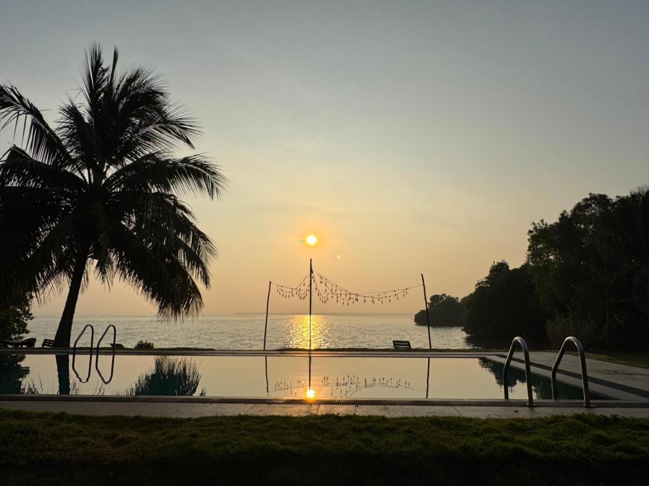 Nico Lagoon Hotel Negombo Exterior foto